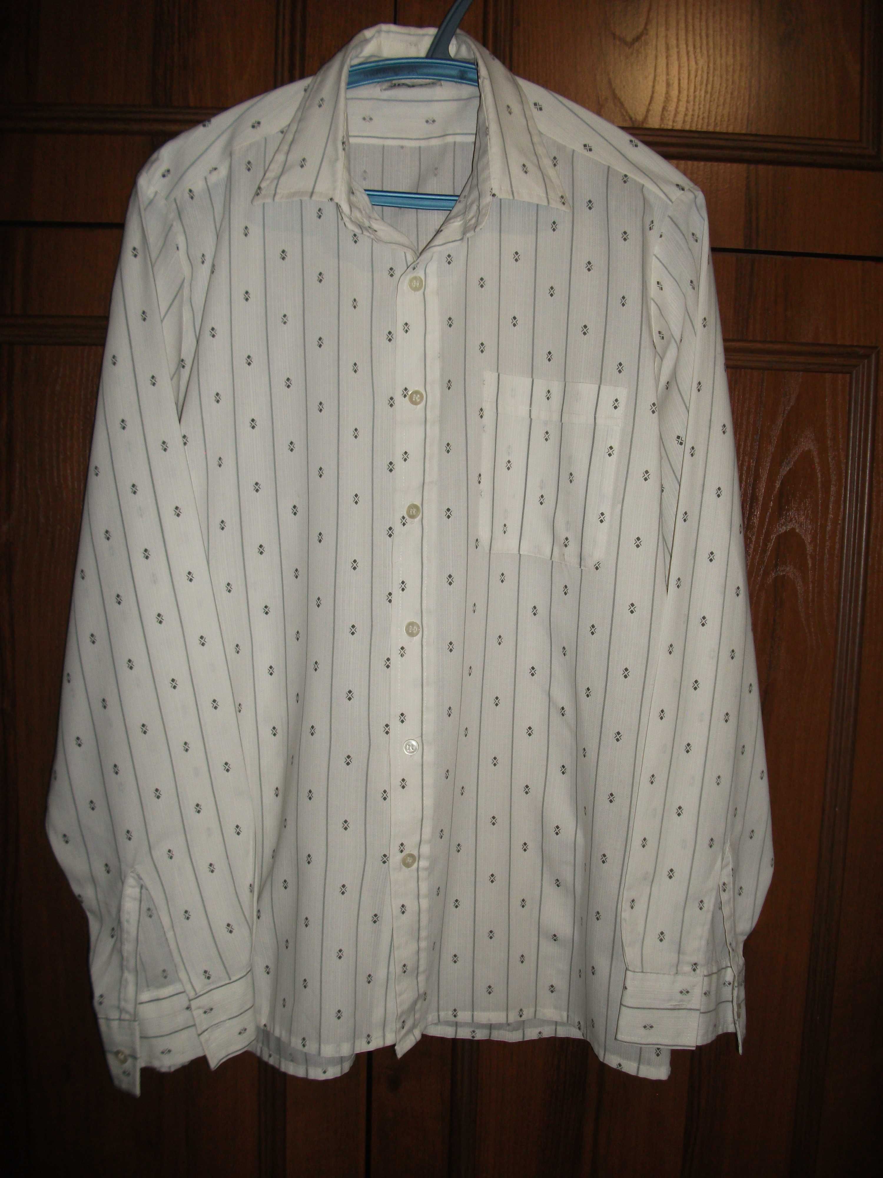 Качественная рубашка р.48, подростку в школу