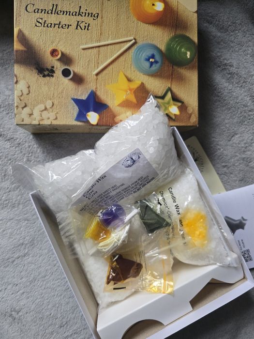 Zestaw do robienia świec
2 torebki wosku na świece. Pełne,  nieużywa