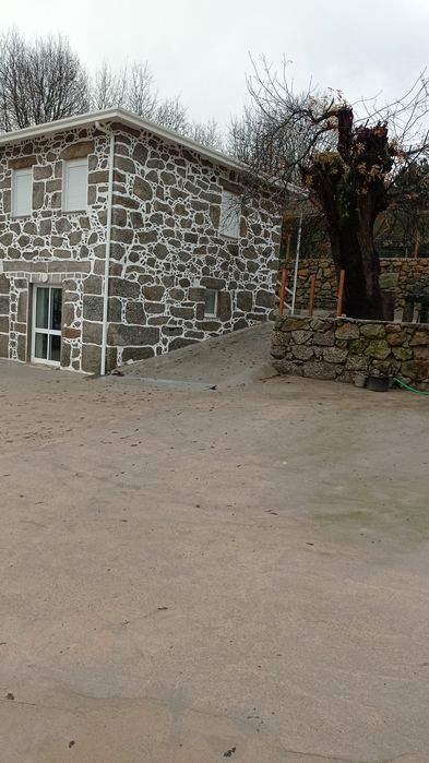 Aloga se T2 por 600€ mês