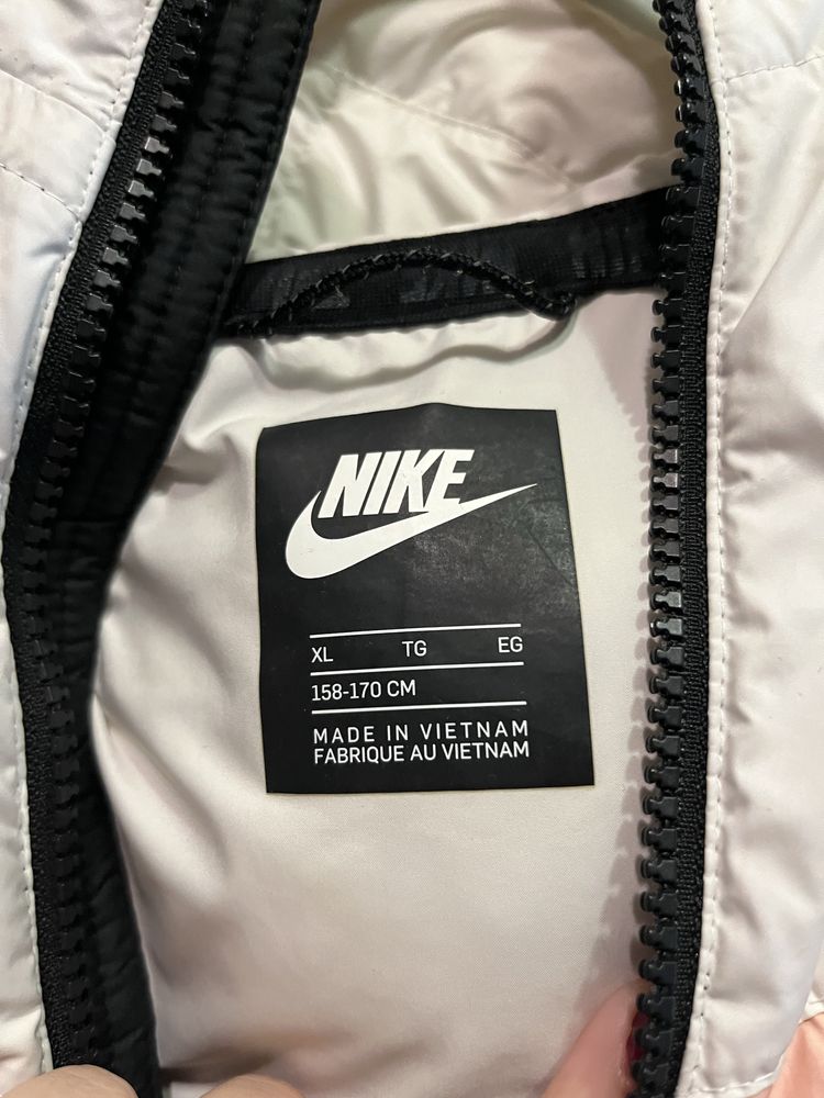 Терміново! Куртка nike жіноча Оригінал