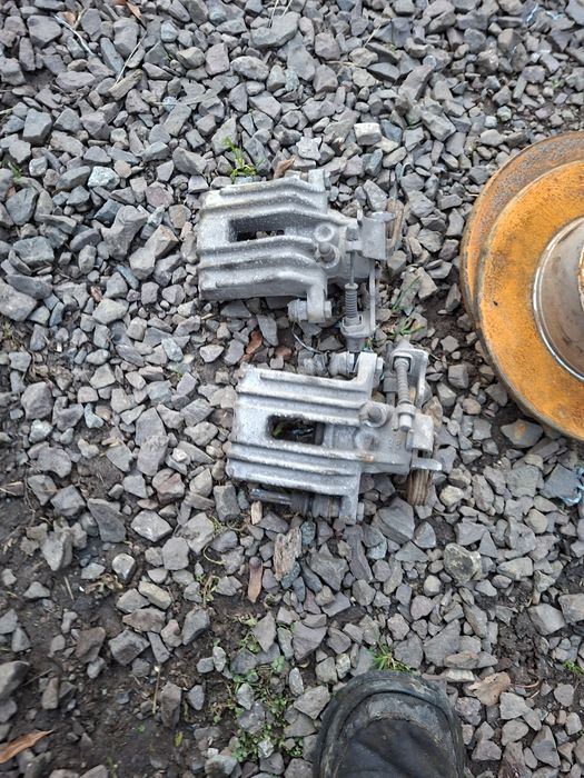 Volkswagen Passat b5 b5 fl zacisk hamulcowy lewy lub prawy jak nowy