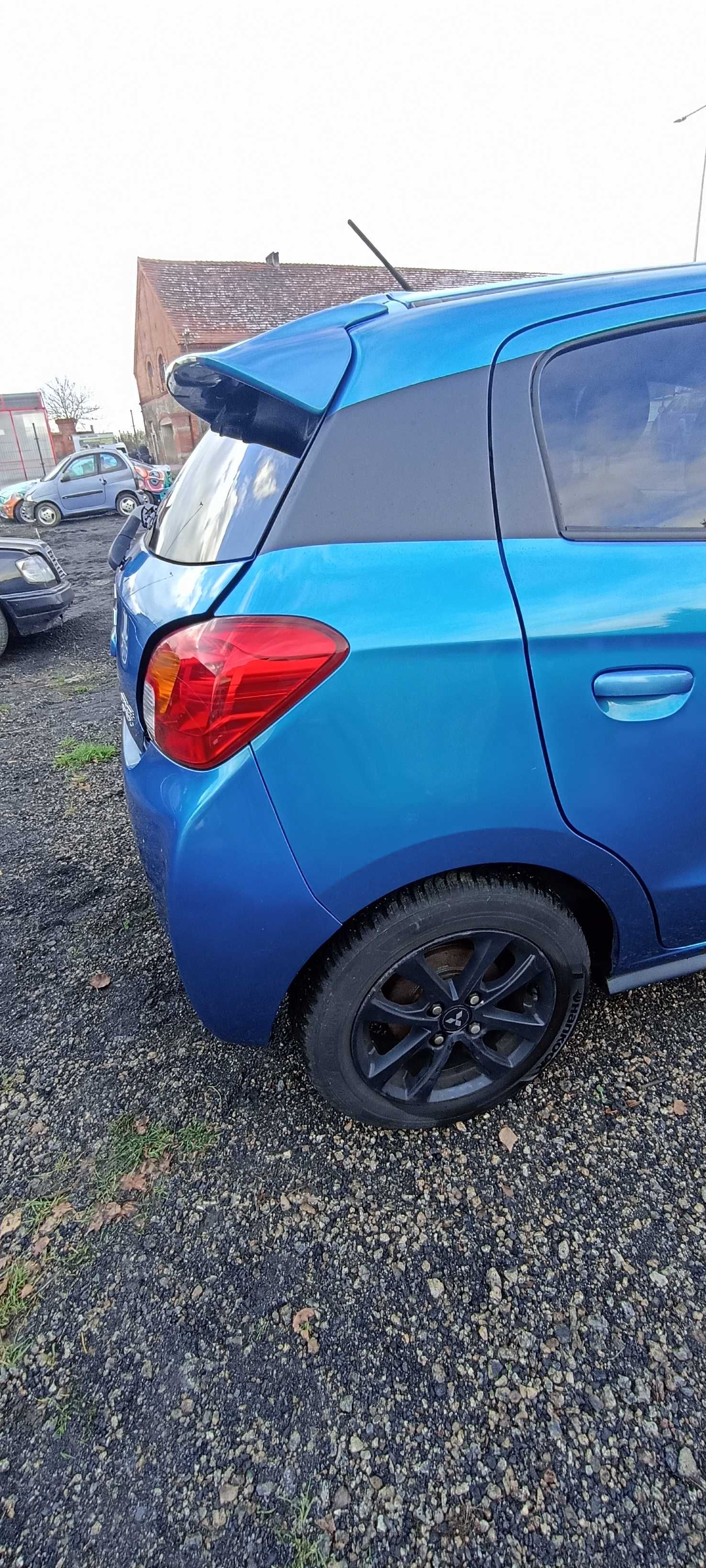 ćwiartka tył tylna mitsubishi space star 15r 1.2 lak T69