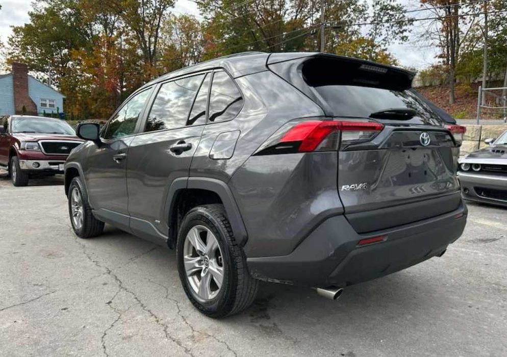 2022 Toyota RAV4 LE 2.5 Hybrid