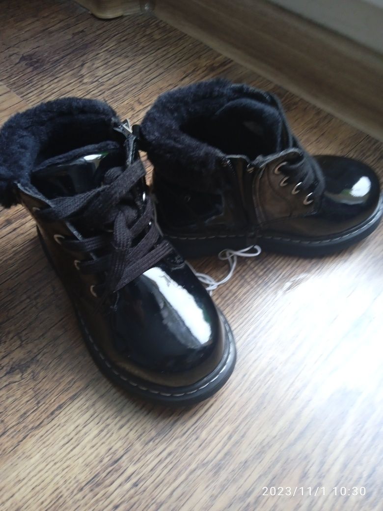 Nowe lakierowane buciki na jesień -zime dla dziewczynki rozm 24