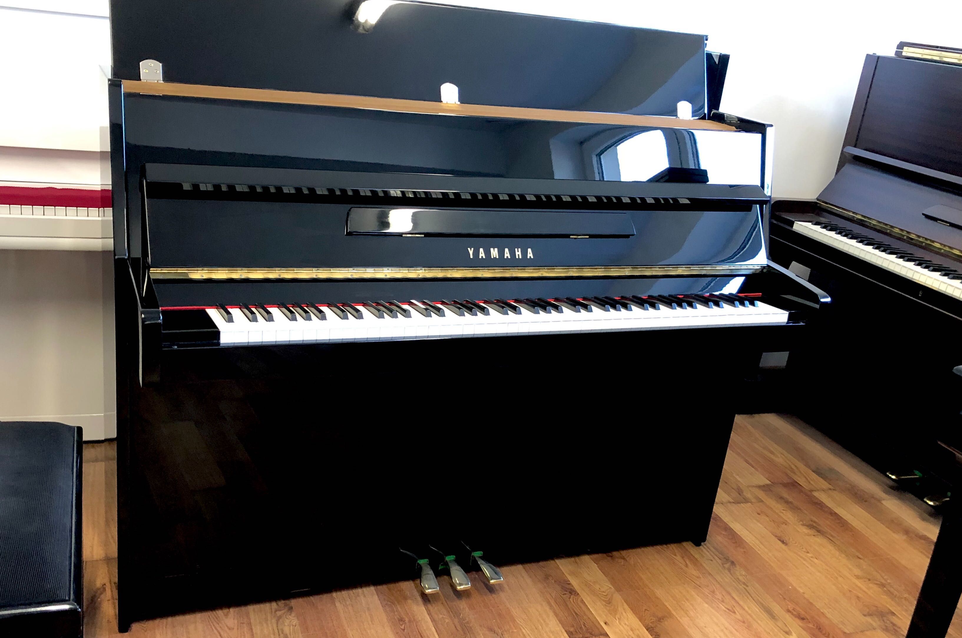 Pianino Yamaha C108 czarne