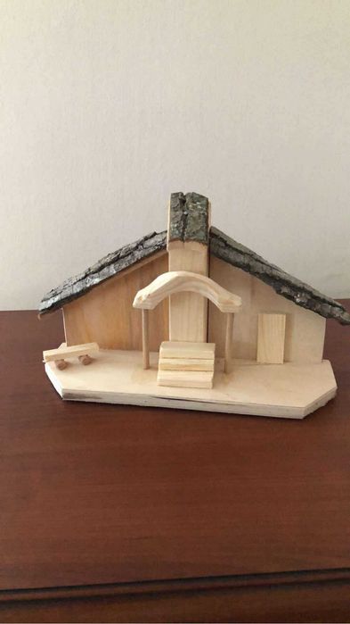 Domek drewniany , szopka , stajenka betlejemska