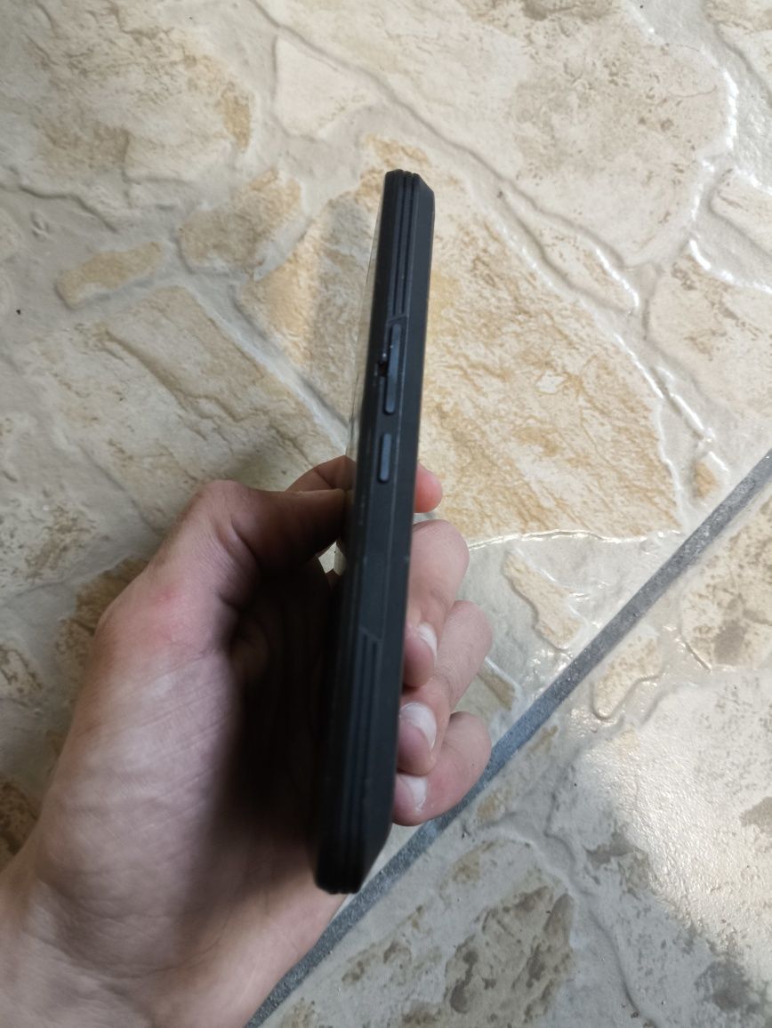 Telemóvel Homtom S99 com capa e carregador