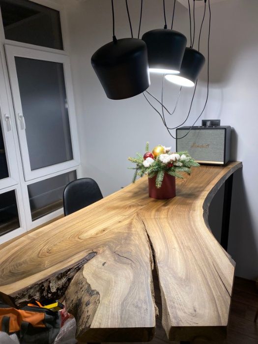 Уникальный стол из массива ореха в стиле live edge, loft в Киеве