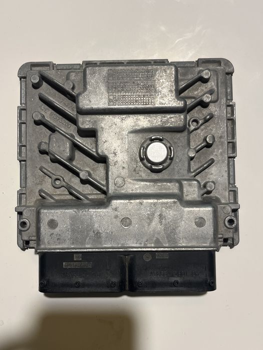 ECU / Sterownik silnika Audi A4 / A5 Q5 / Passat 2.0 TDI
