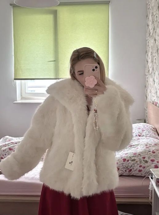 Женская еко шуба молочно белого цвета