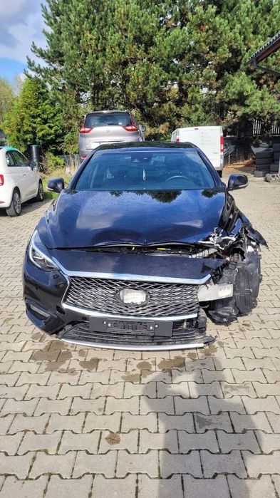 Infiniti Q30 2.2D Premium - AWD 4x4 - Panorama - Skóra -  Szwajcaria - Tanio!