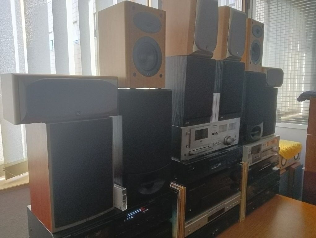 Amplificadores, leitores CD, decks cassetes