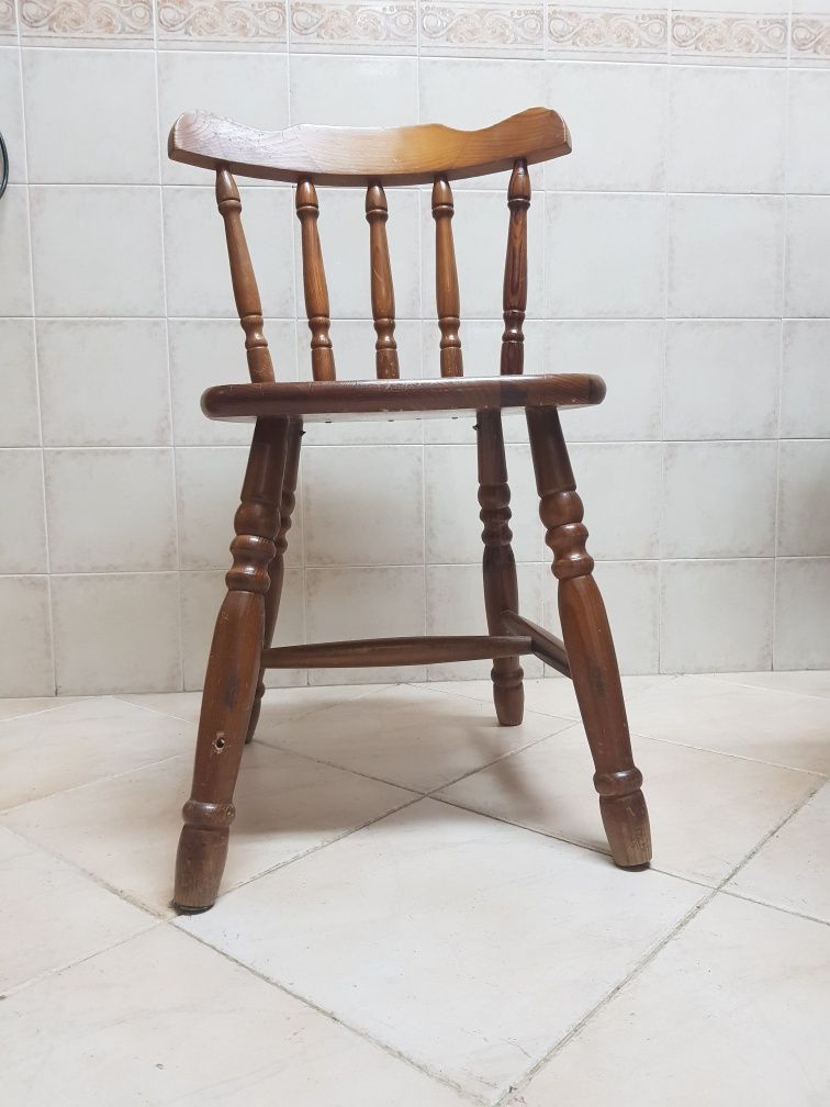 mesa e quatro cadeiras de pinho maciço