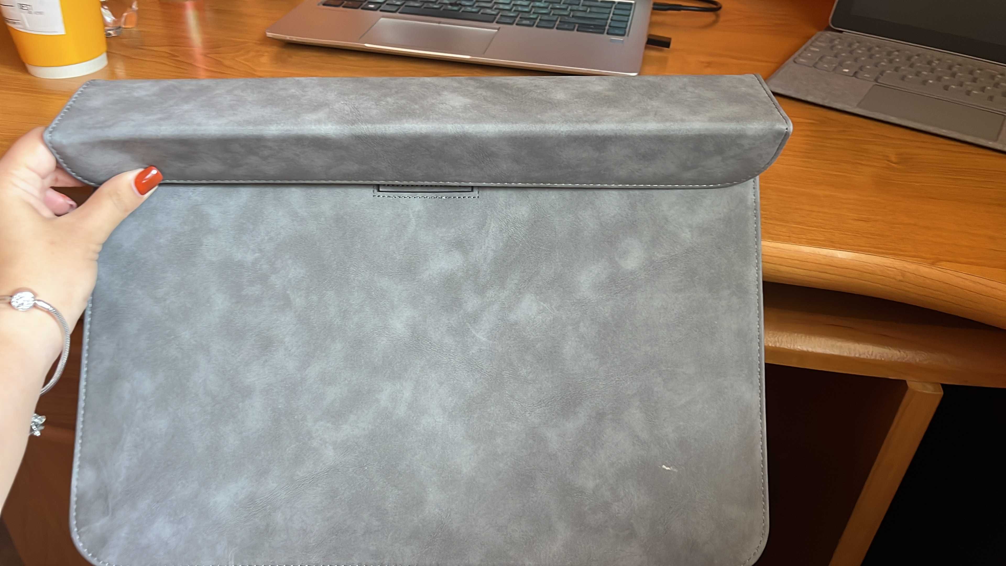 etui podstawka do laptopa