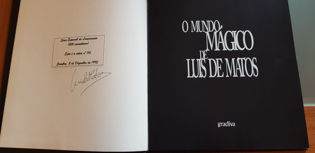 Livro raro e autografado O mundo mágico de Luis de Matos
