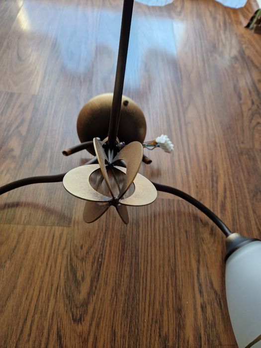 Lampa wisząca na trzy klosze