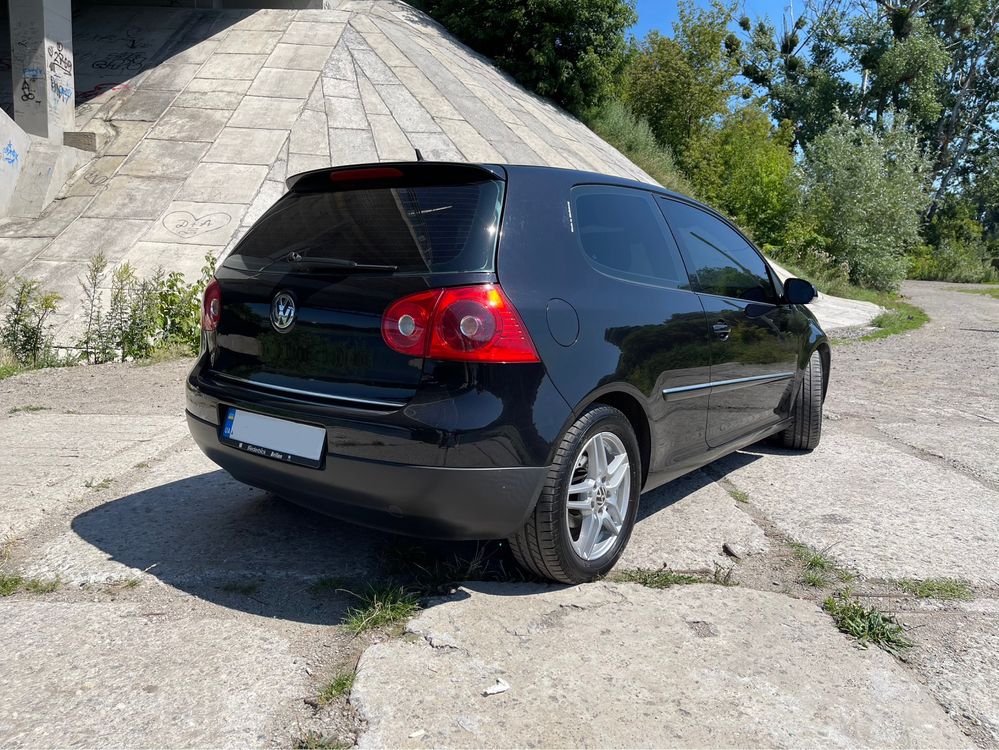 Продам VW Golf 5 1.6MPI 2005р