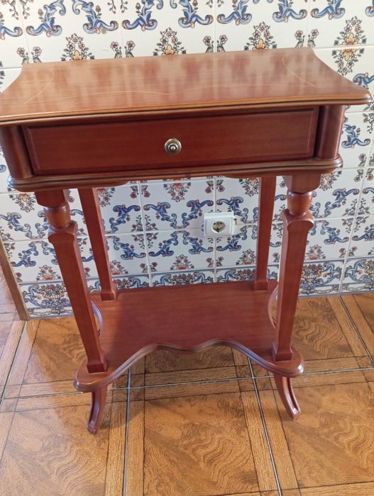 Mesa de apoio ou cabeceira