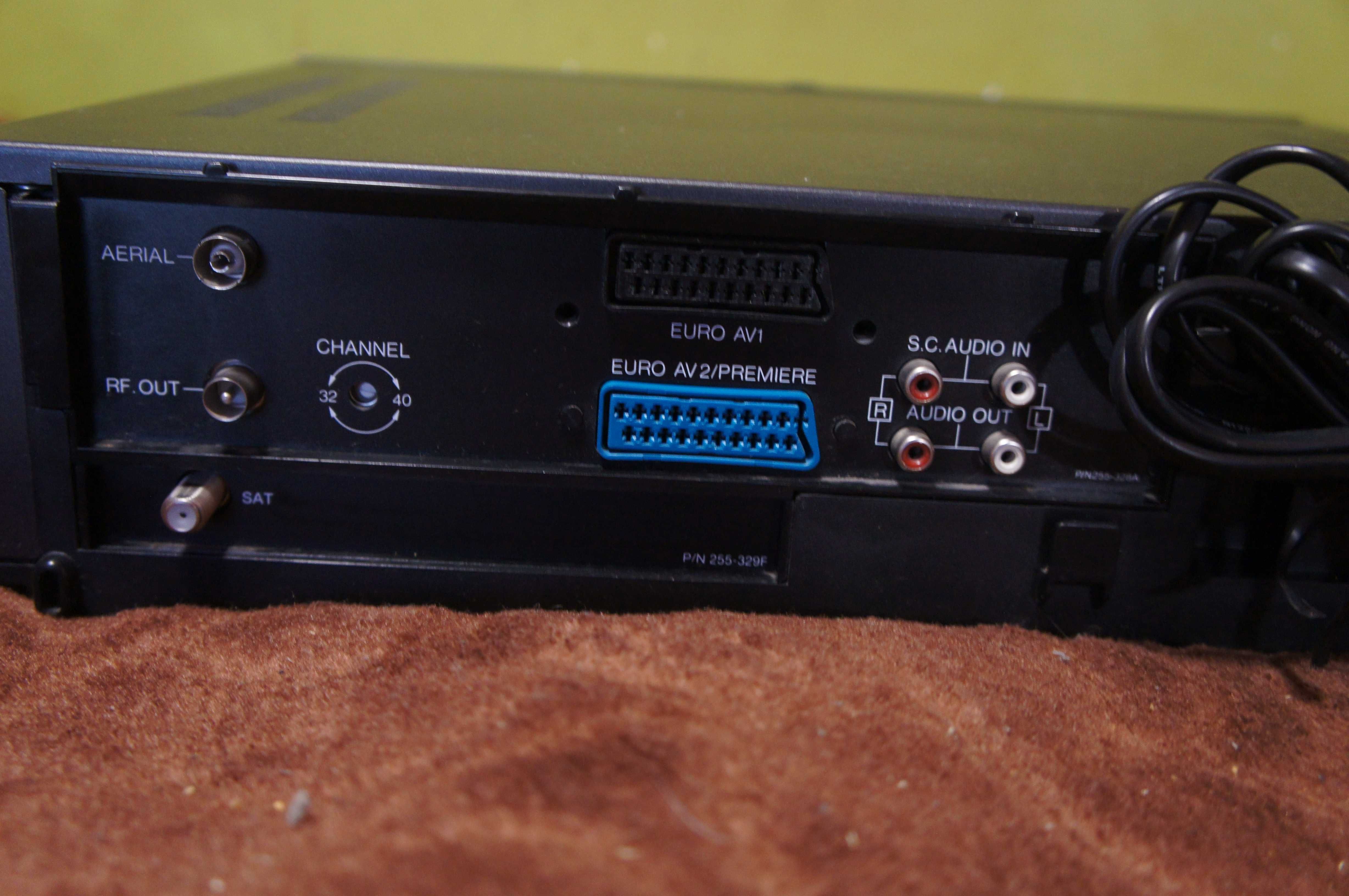 VHS Hi-Fi Stereo z tunerem satelitarnym po serwisie z gwarancją