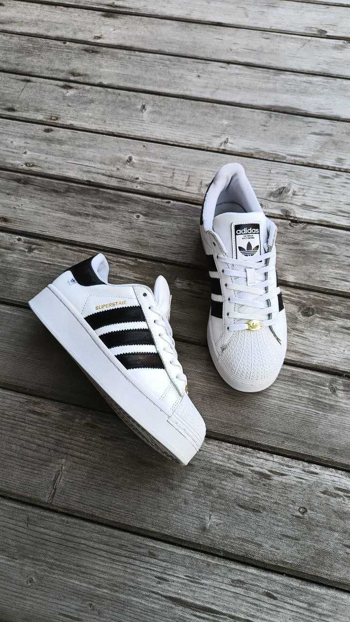 Кросівки жіночі. Кросівки Adidas (розмір 40) Кросівки Адідас.