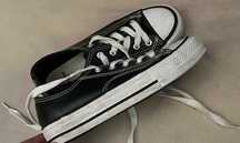 Tenis de Menina pretos e preto e vermelhos 35