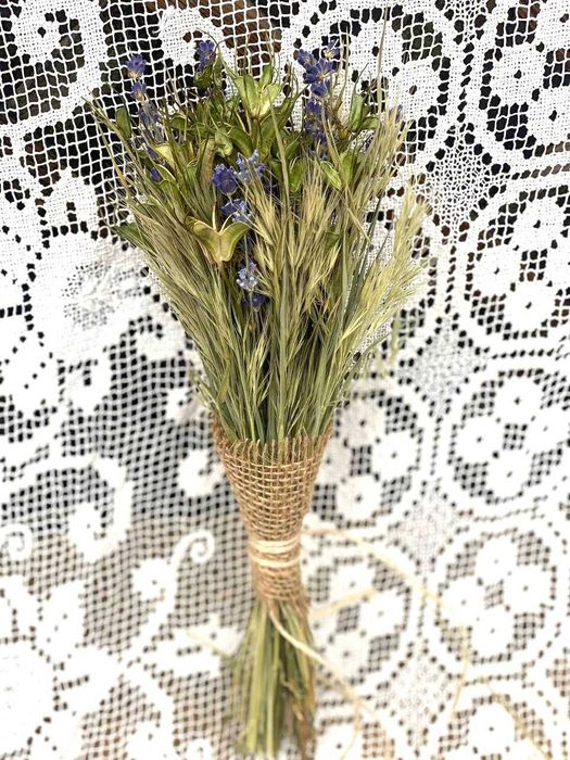 Зелений сухий букет з лаванди та зірочок нігели