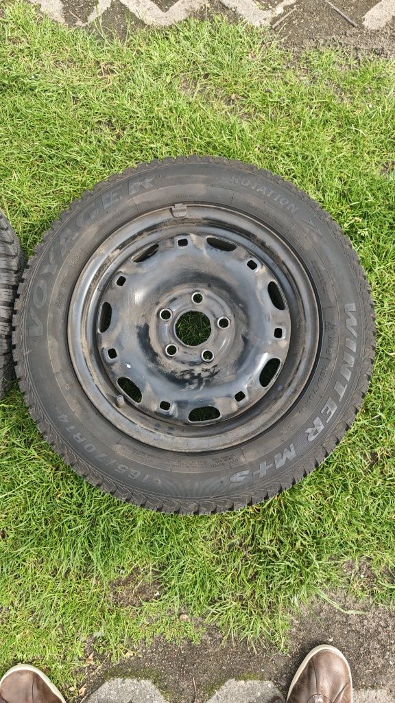 Opony zimowe Voyager 165/70 R14 z felgami