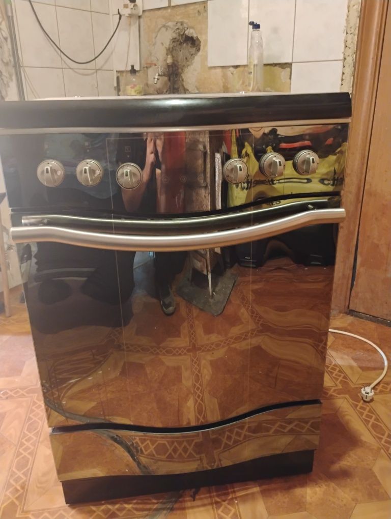 Sprzedam kuchenka gazowo-elektryczba