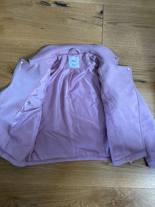 Różowa kurtka ramoneska Sinsay rozmiar 128 miła w dotyku