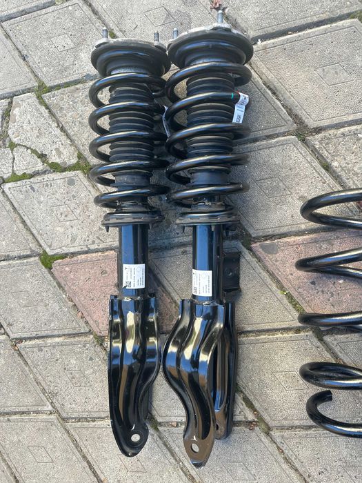 Продам оригінальні амортизатори до Tesla Model 3