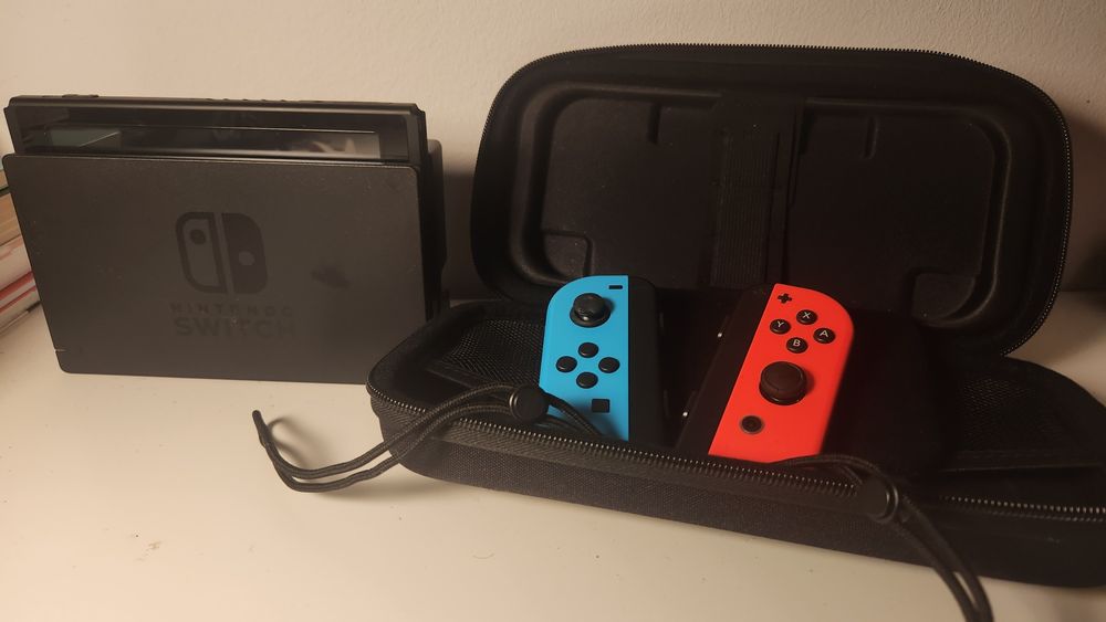 Nintendo Switch e 2 Jogos Originais