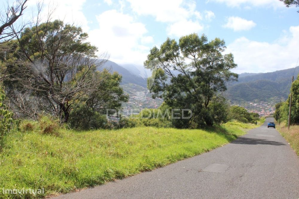 Terreno com área 20.800 m2 para investimento em Machico
