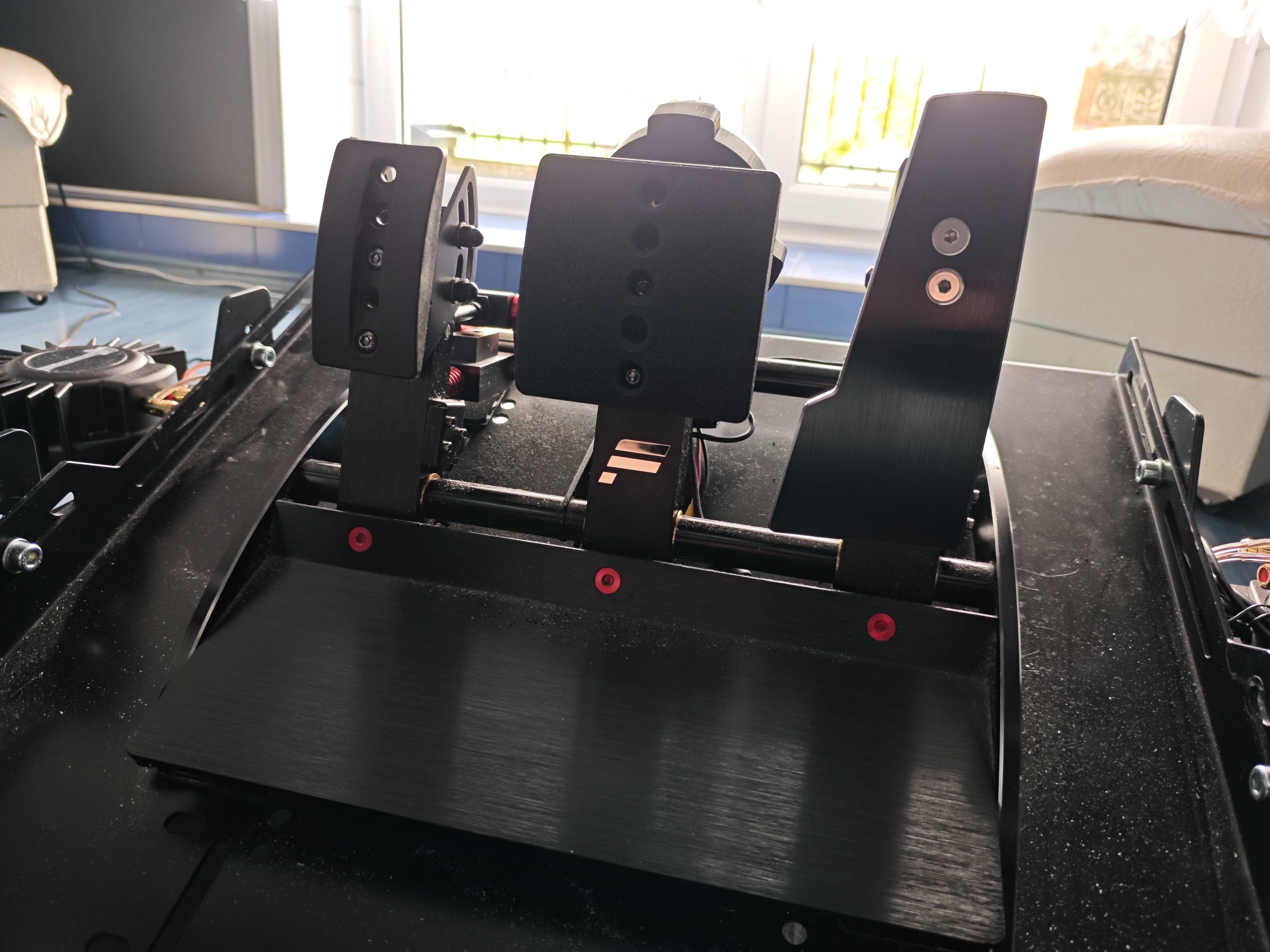 Manipulatory, pedały Fanatec Clubsport V3, damper, brake kit, mody