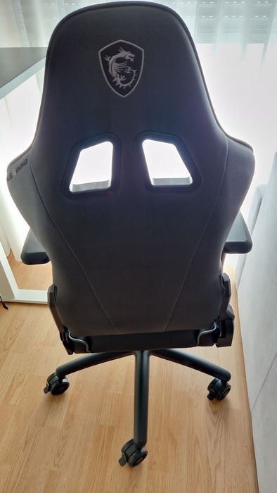 Cadeira Gaming MSI | pele sintética