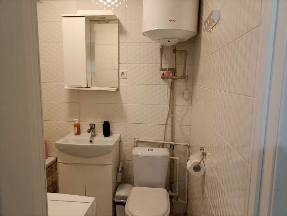 м.Наукова 2кімнатна, поруч госпіталь. Домашній затишок