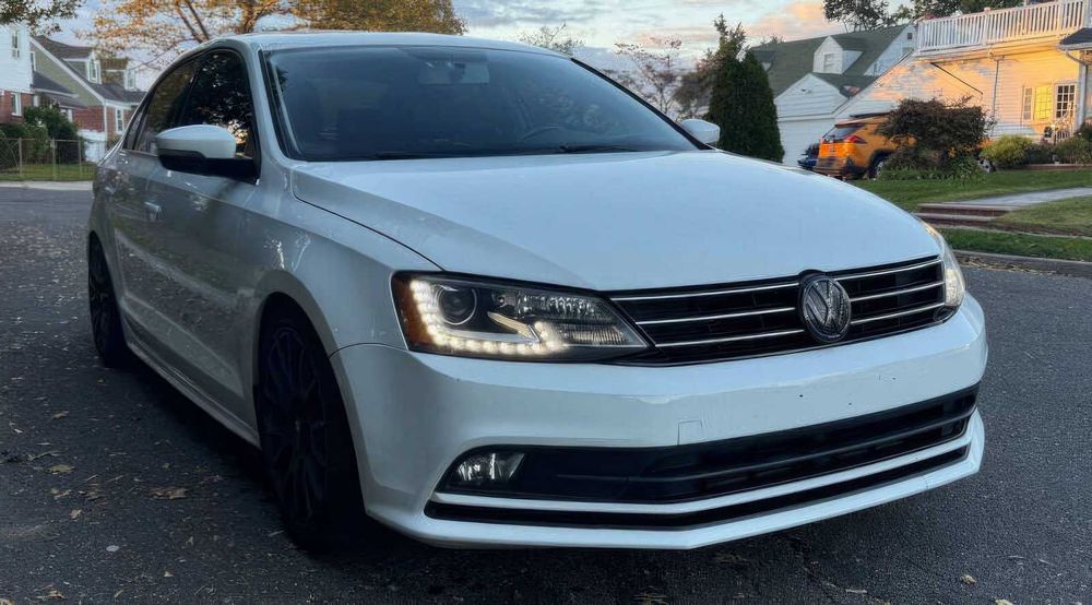 Volkswagen Jetta Sport      2015