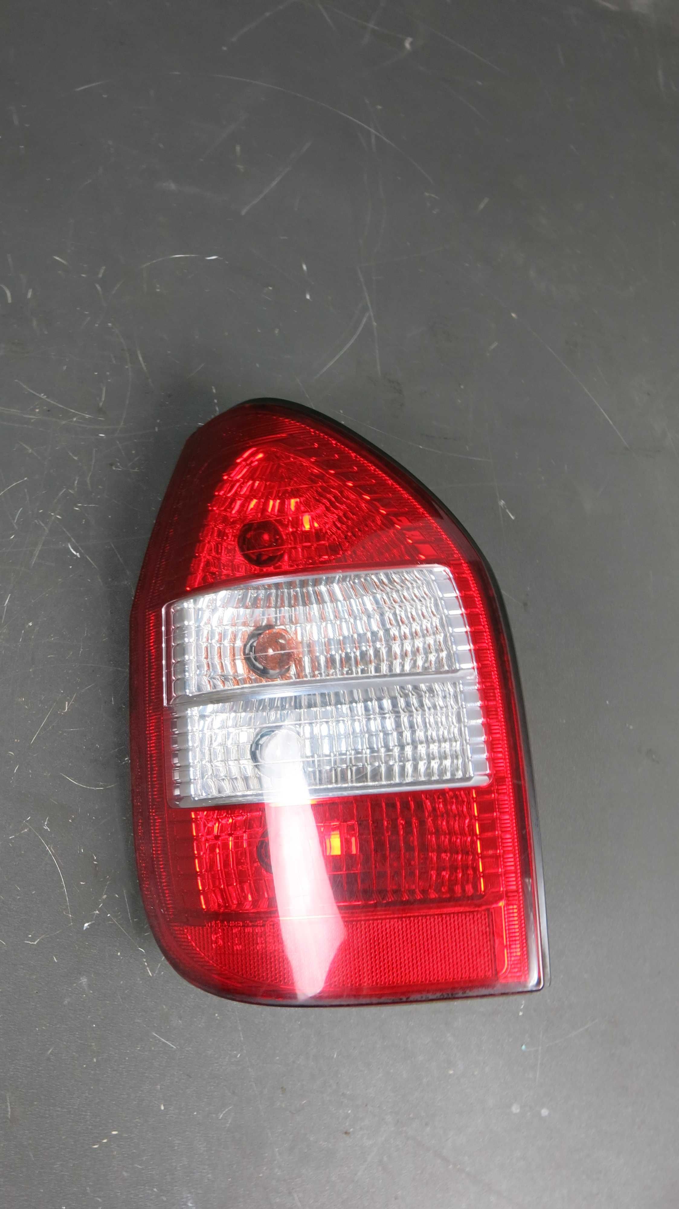 Opel Zafira lampa tył lewa tylna Europa