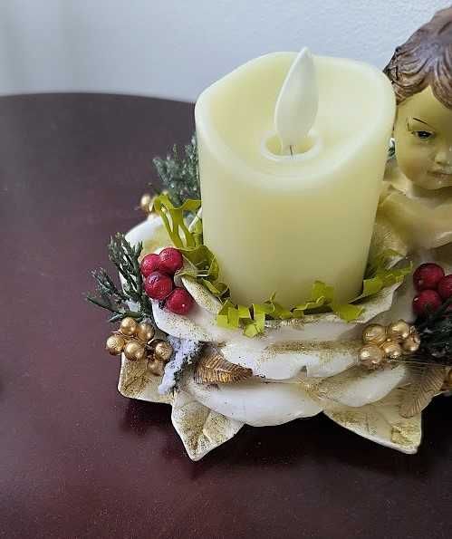 Anjo decorado com a serenidade e a magia do Natal    Artesanal
