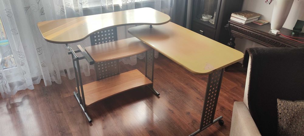 Biurko z odsuwanym blatem, narożne bardzo praktyczne!