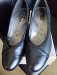 Sapatos de pele, marca Artika, n40-1/2, mas só calça tamanho 40