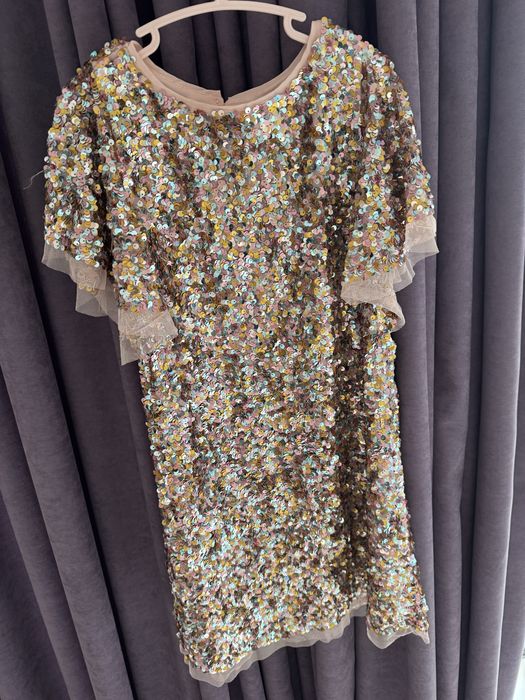 Шикарне плаття на дівчику 8 років