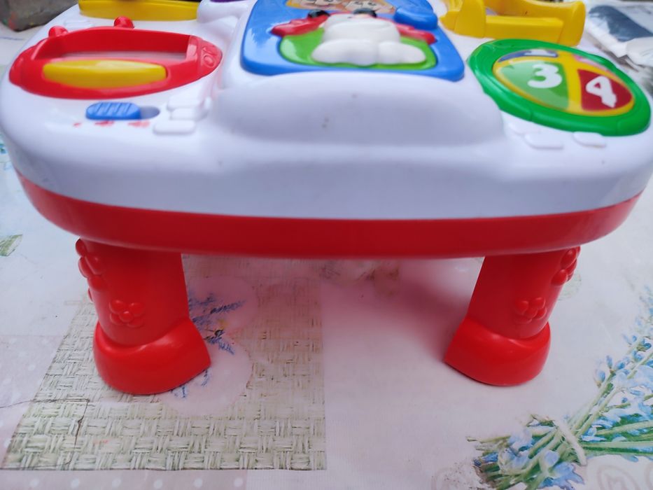 Развивающийся интерактивный музыкальный столик