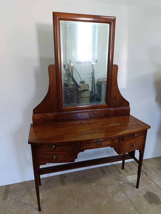 Odnowiona Zabytkowa toaletka z ruchomym lustrem