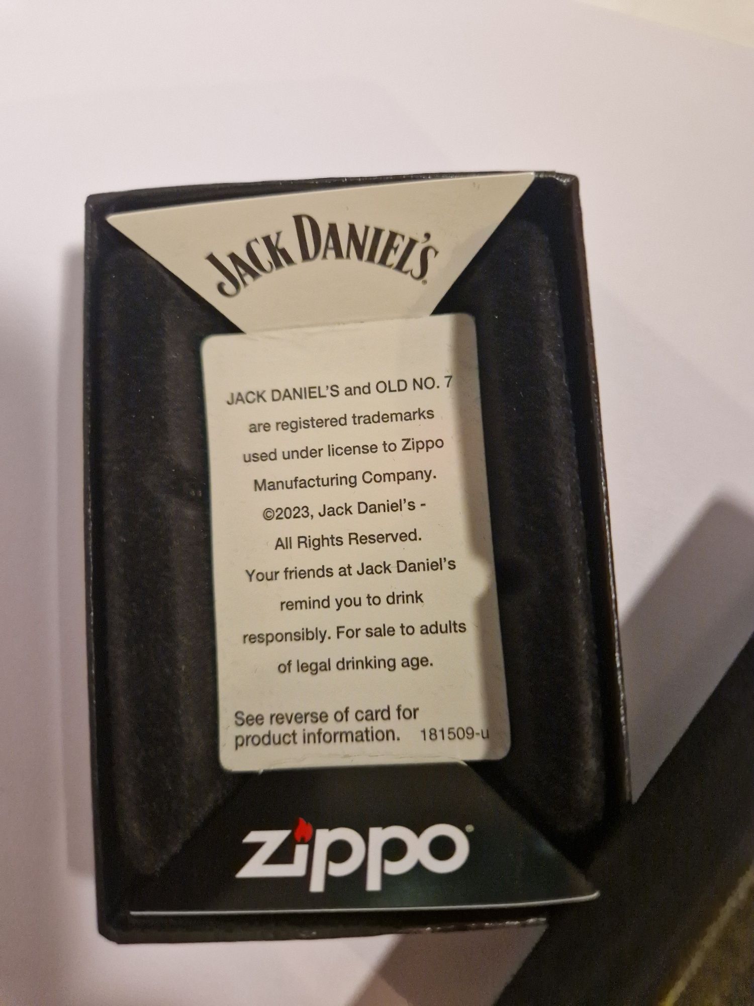 Pudełko po zapalniczce zippo