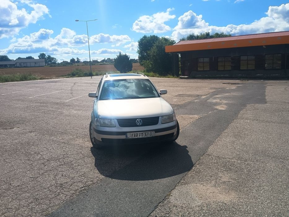 Sprzedam volkswagena pasat, z 1997 roku 1.6 benzyna 74kw (100kM)