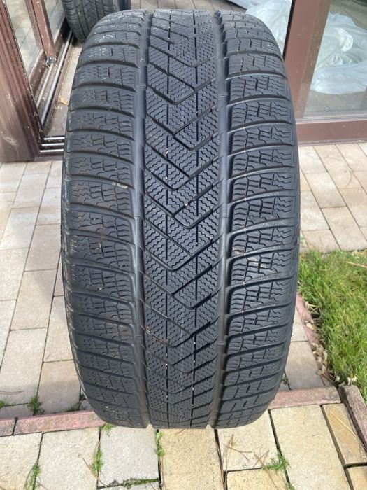 Продаю комплект зимових шин R21