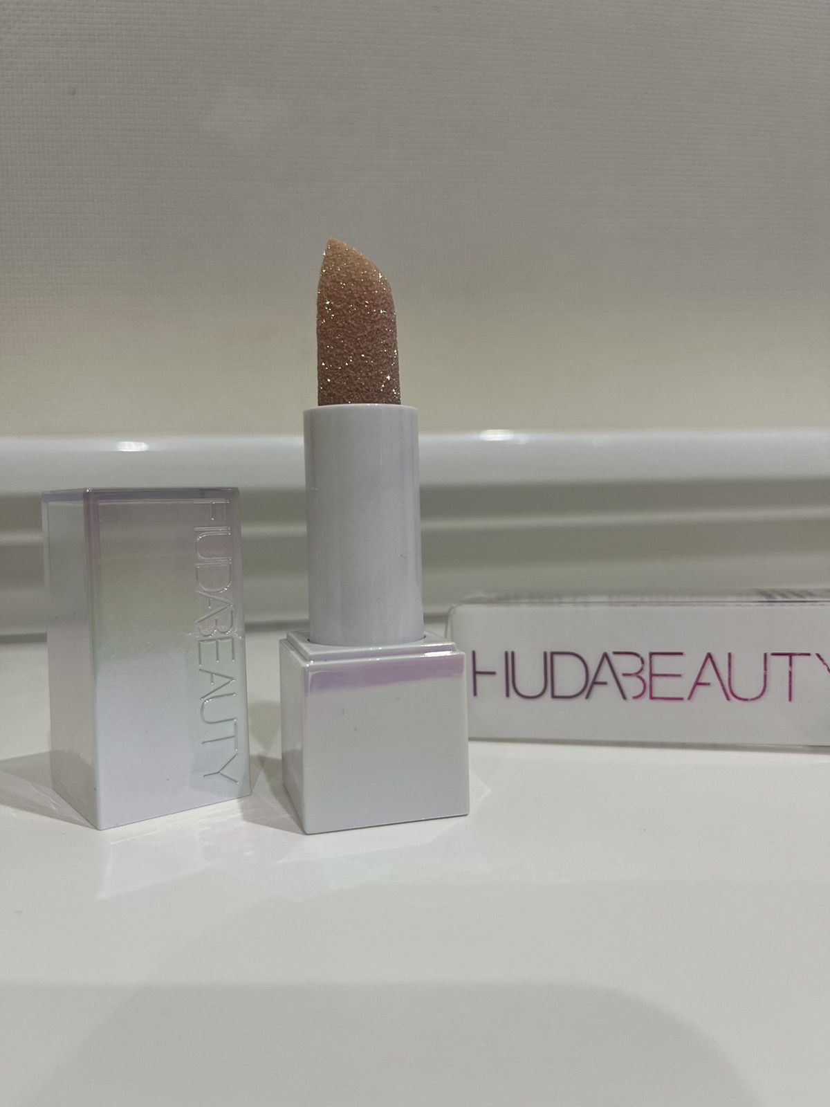 Діамантовий бальзам для губ Huda Beauty Diamond Hydrating Lip Balm