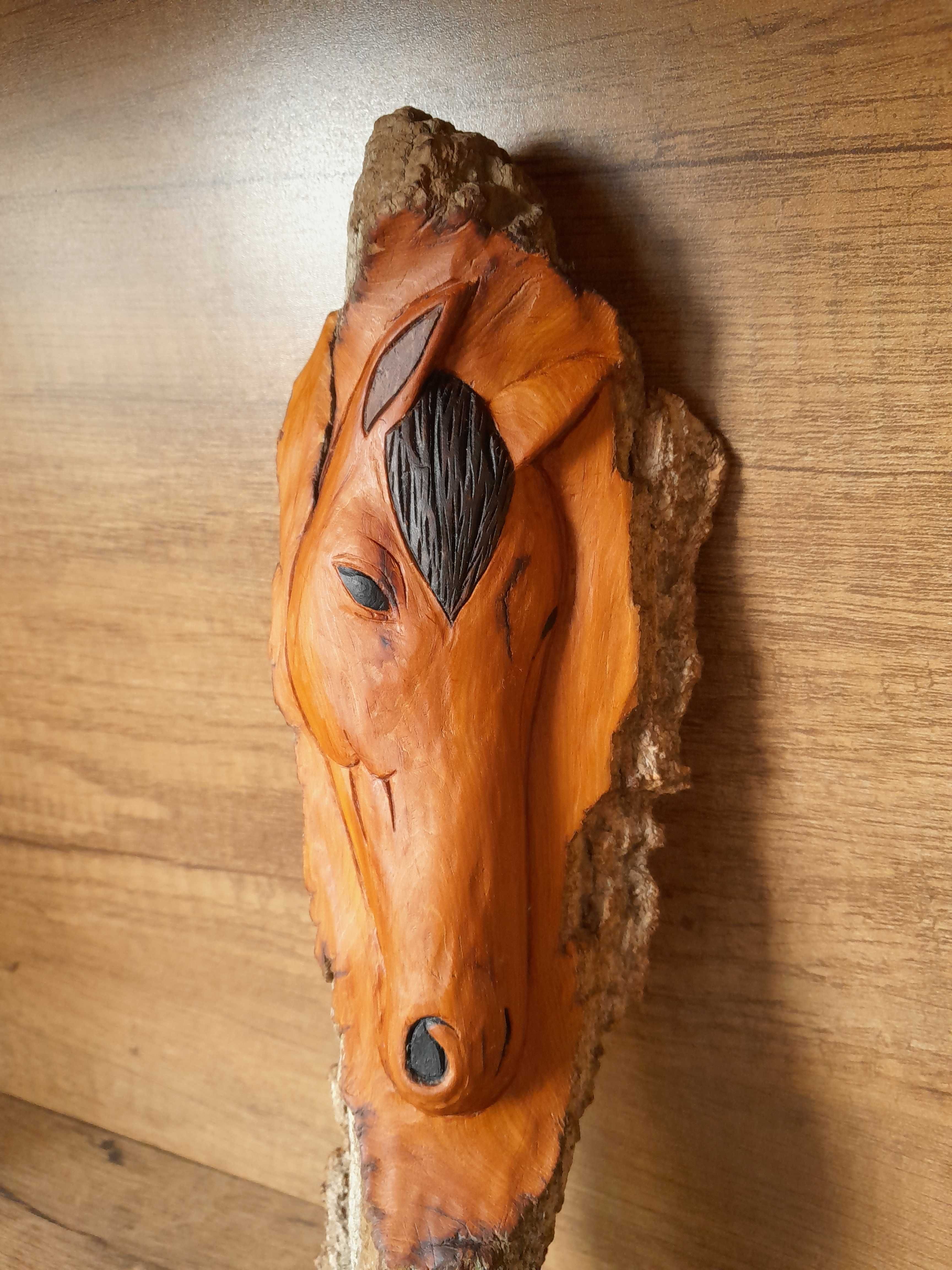 Koń - rzeźba wykonana w korze, drewniane rękodzieło dla miłośnika koni