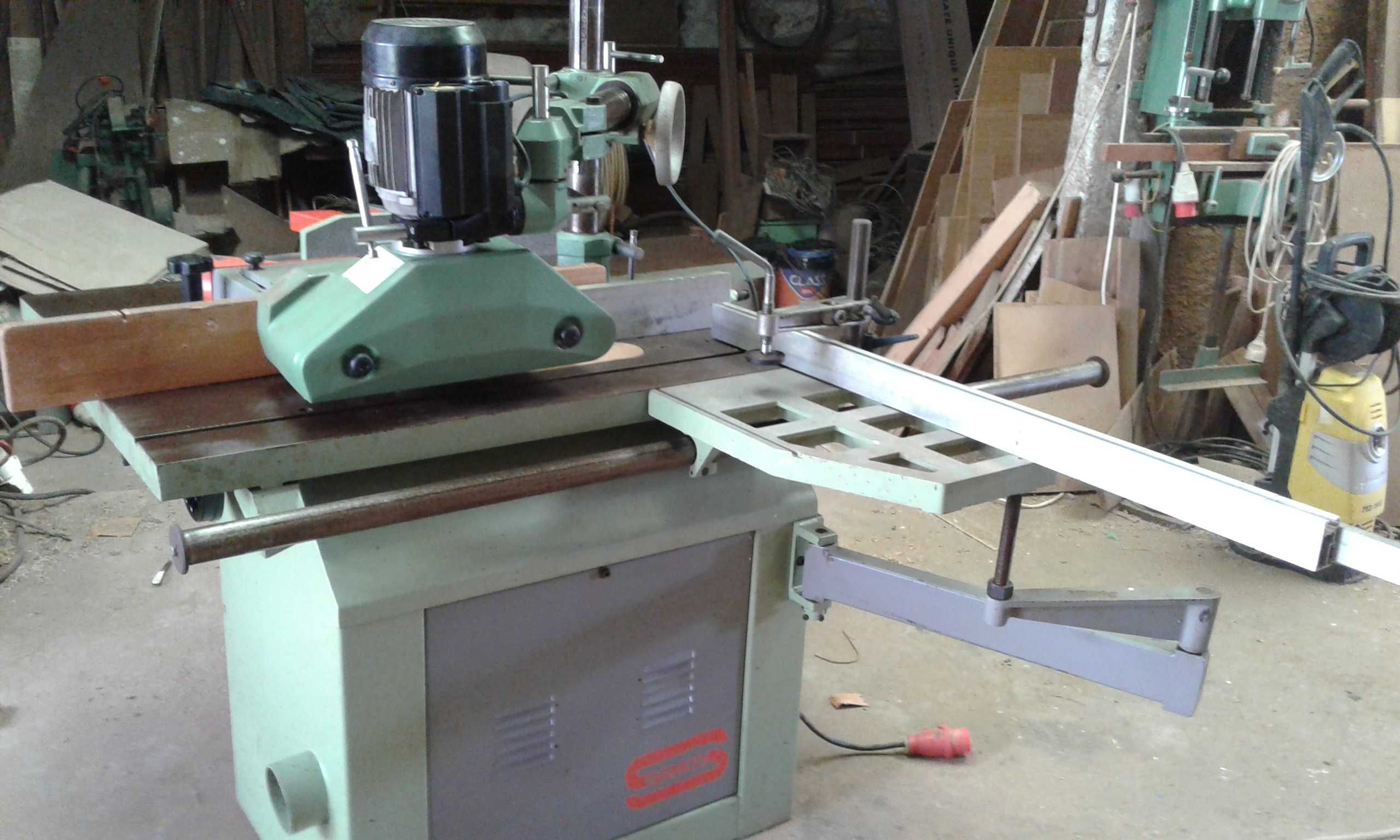 Maquina universal com alimentador