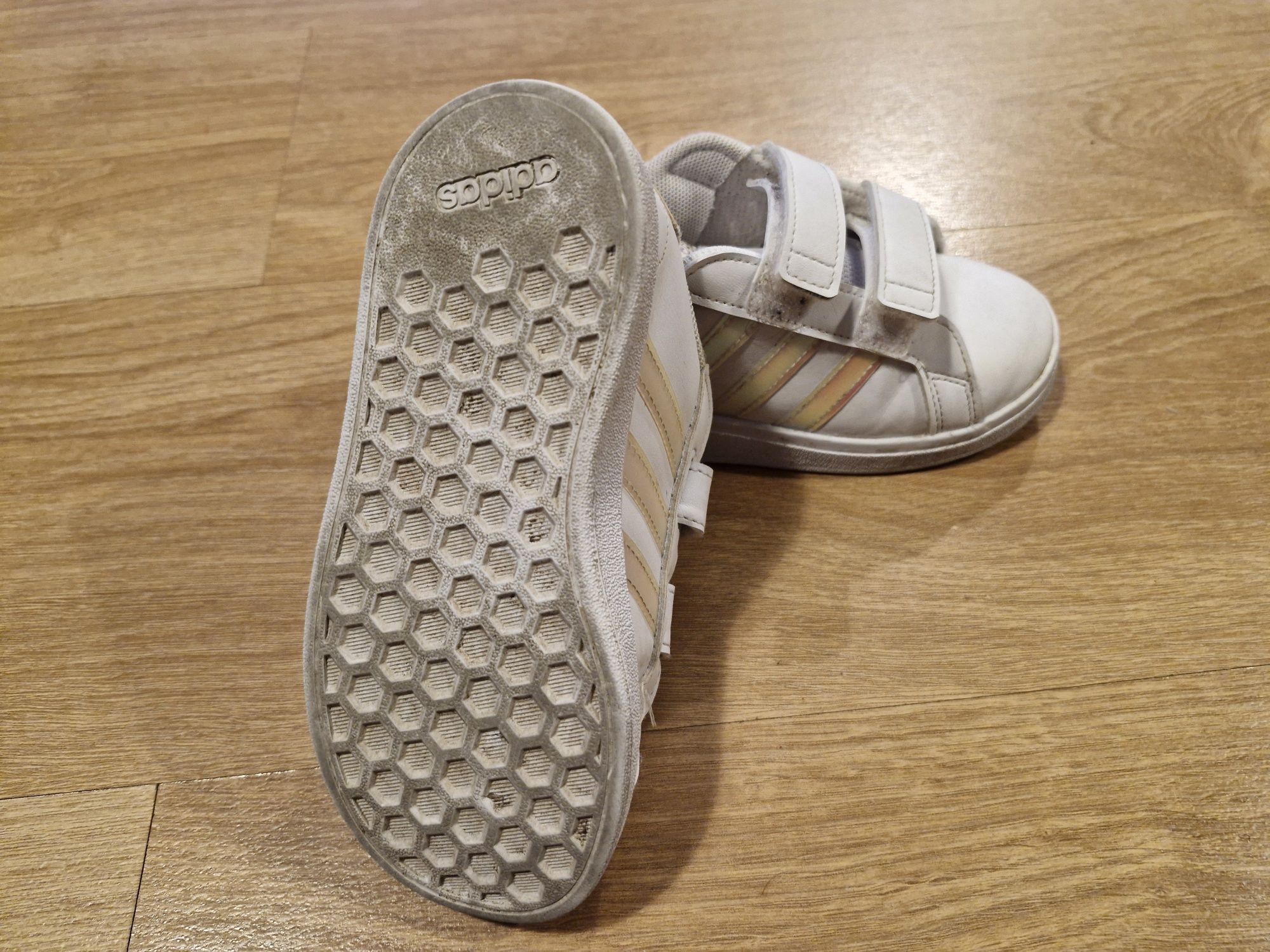 Ténis Adidas de menina 27